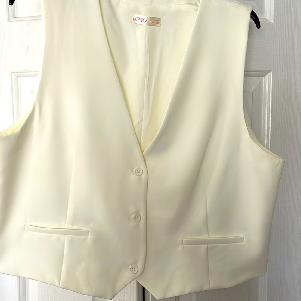 NWOT Vest - Picture 2 of 6